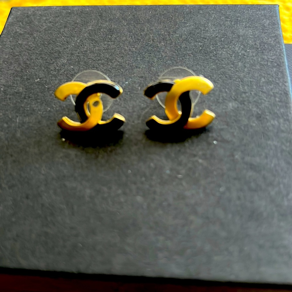 Earrings faux CC gold & black